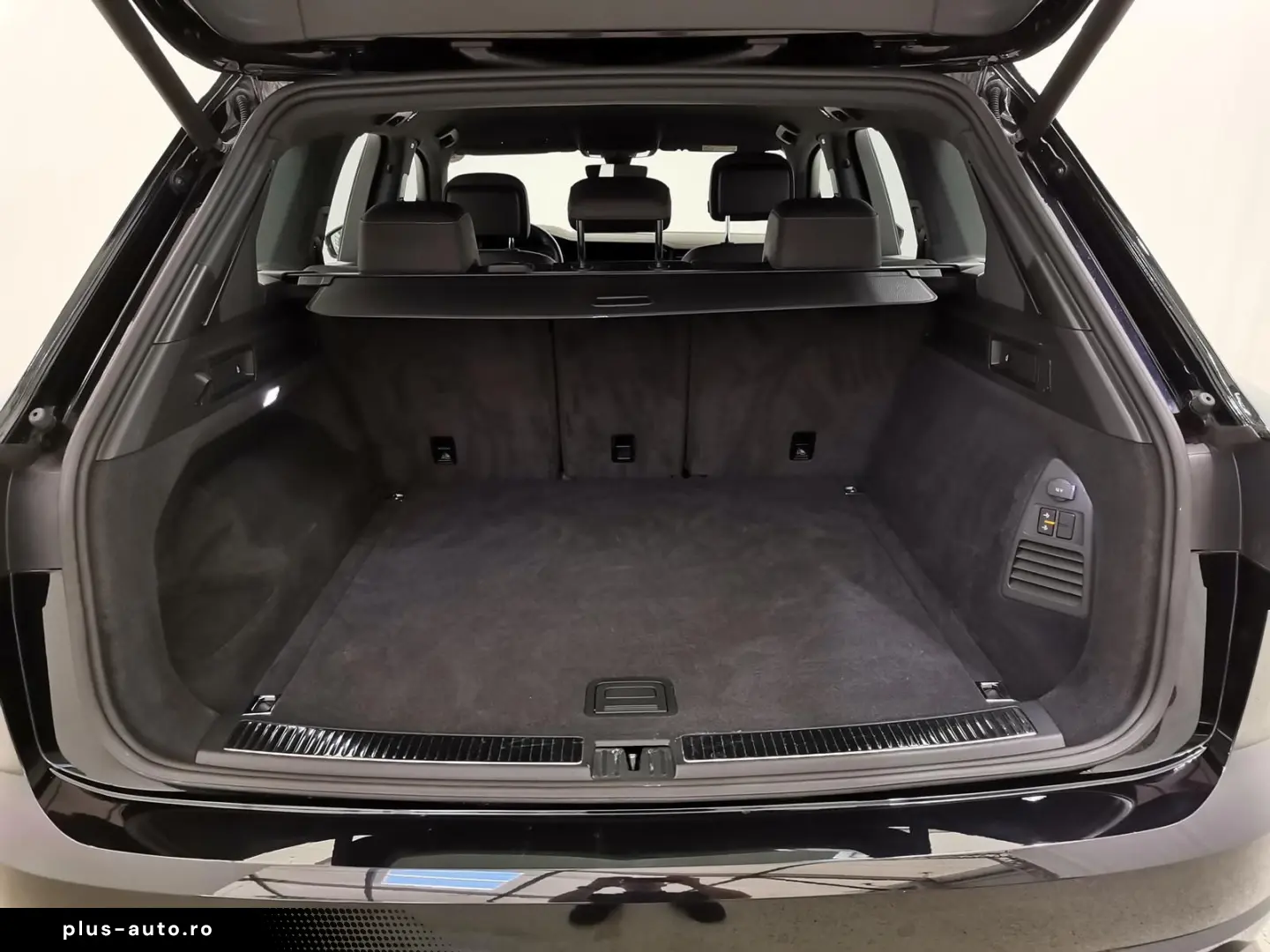 VW Touareg 3.0 V6 TDI R-Line 4Motion LED Navi AHK A