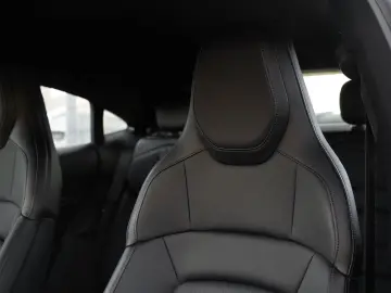 PORSCHE Taycan Performancebatterie Plus Surround View