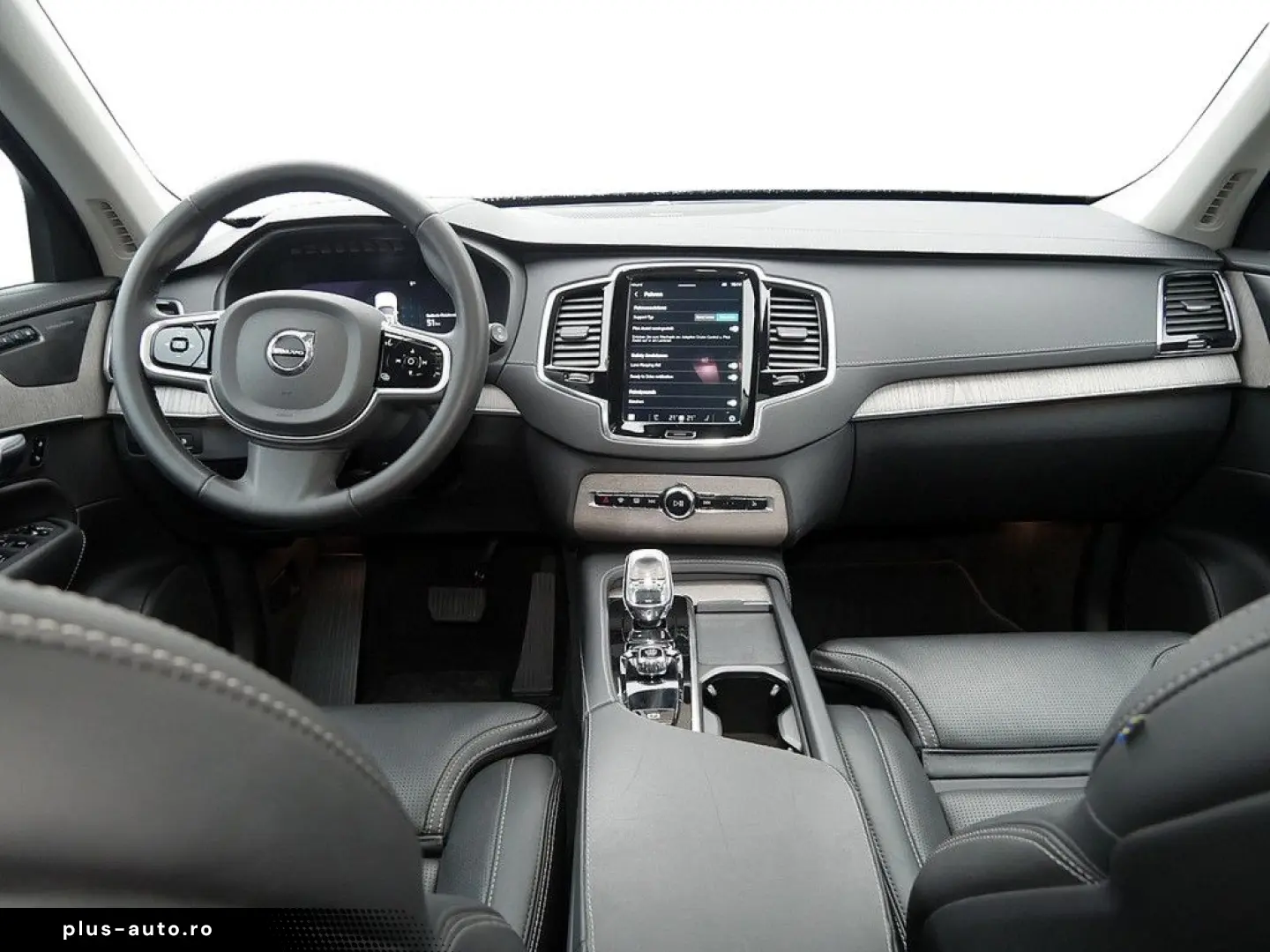 VOLVO XC90 T8 Plus Dark Recharge Plug-In Hybrid AWD