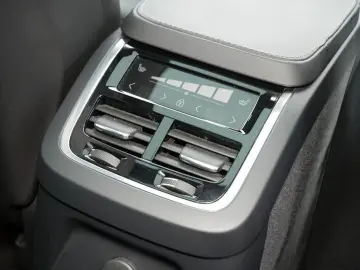 VOLVO XC90 T8 Plus Dark Recharge Plug-In Hybrid AWD