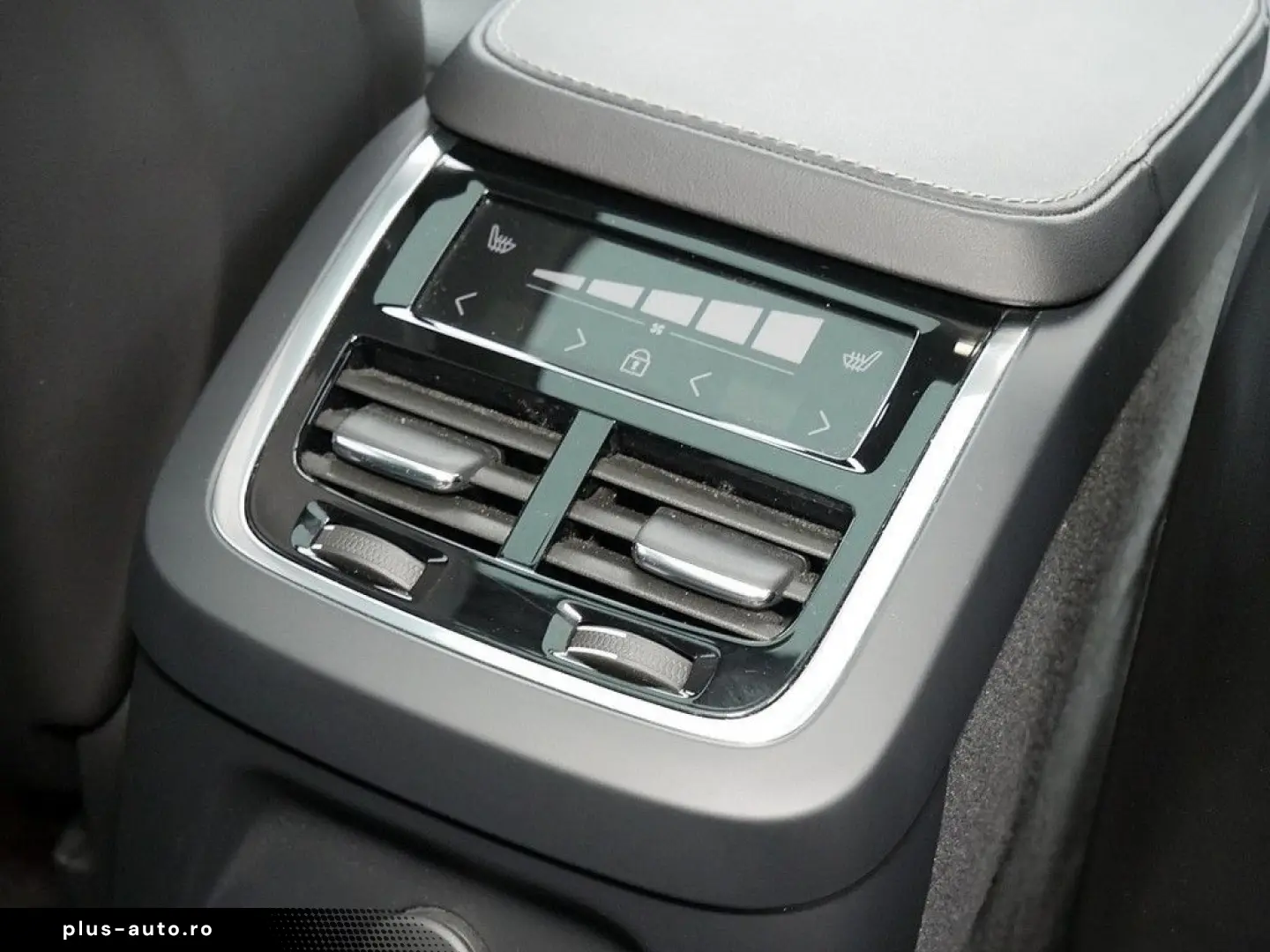 VOLVO XC90 T8 Plus Dark Recharge Plug-In Hybrid AWD