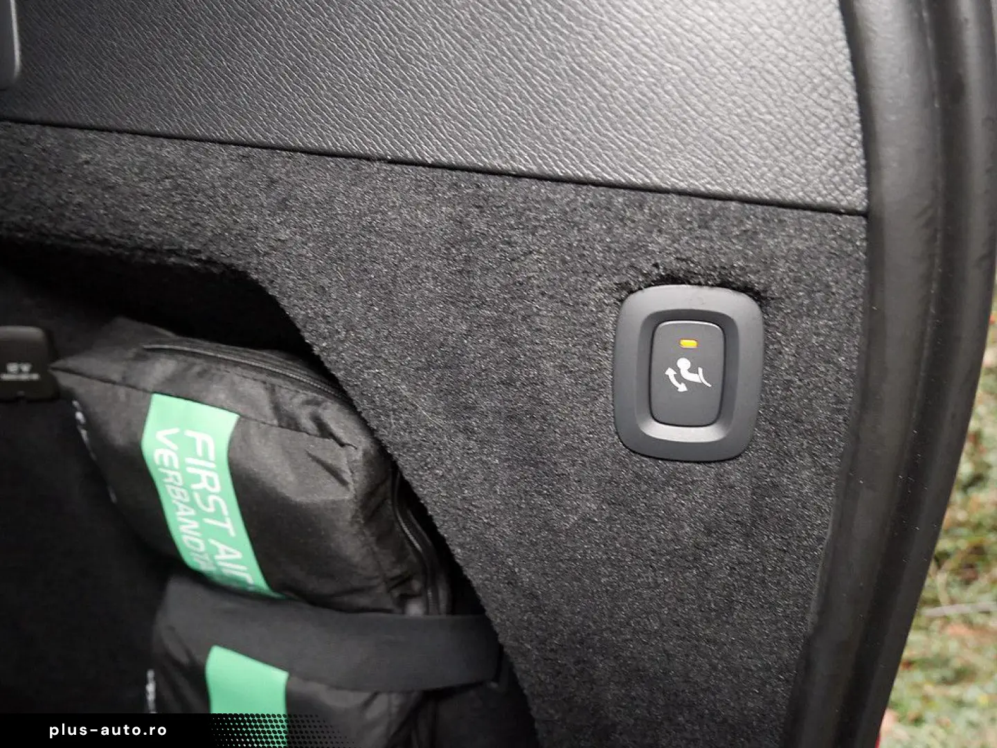 VOLVO XC90 T8 Plus Dark Recharge Plug-In Hybrid AWD