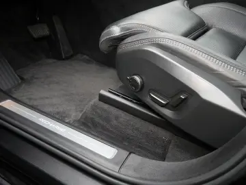 VOLVO XC90 T8 Plus Dark Recharge Plug-In Hybrid AWD