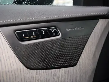 VOLVO XC90 T8 Plus Dark Recharge Plug-In Hybrid AWD