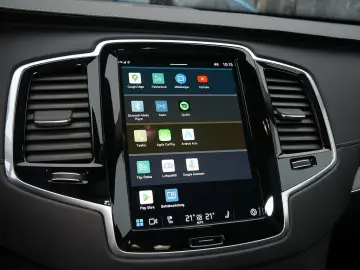 VOLVO XC90 T8 Plus Dark Recharge Plug-In Hybrid AWD