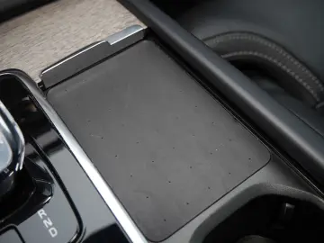 VOLVO XC90 T8 Plus Dark Recharge Plug-In Hybrid AWD