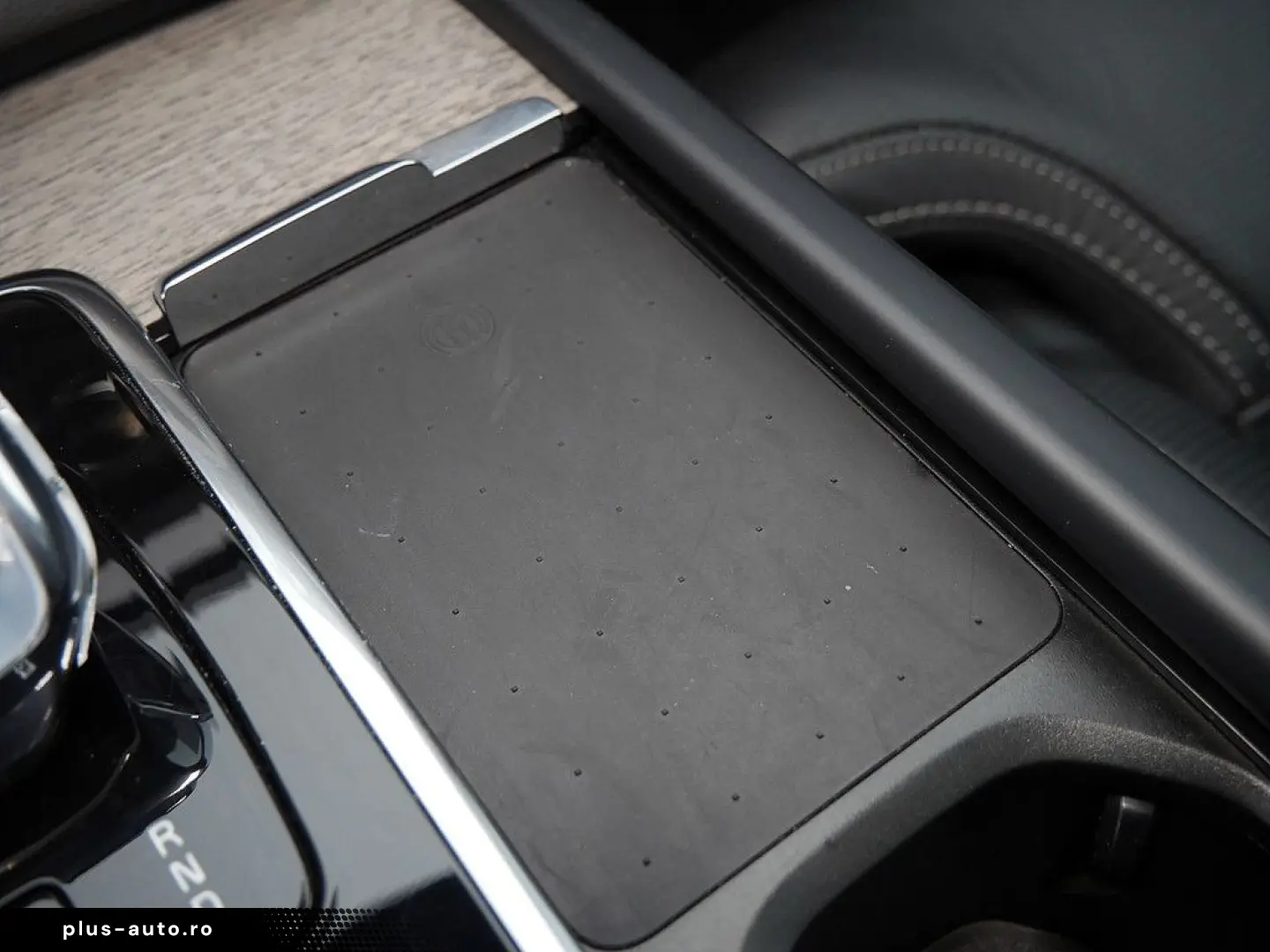 VOLVO XC90 T8 Plus Dark Recharge Plug-In Hybrid AWD