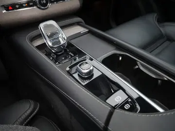 VOLVO XC90 T8 Plus Dark Recharge Plug-In Hybrid AWD