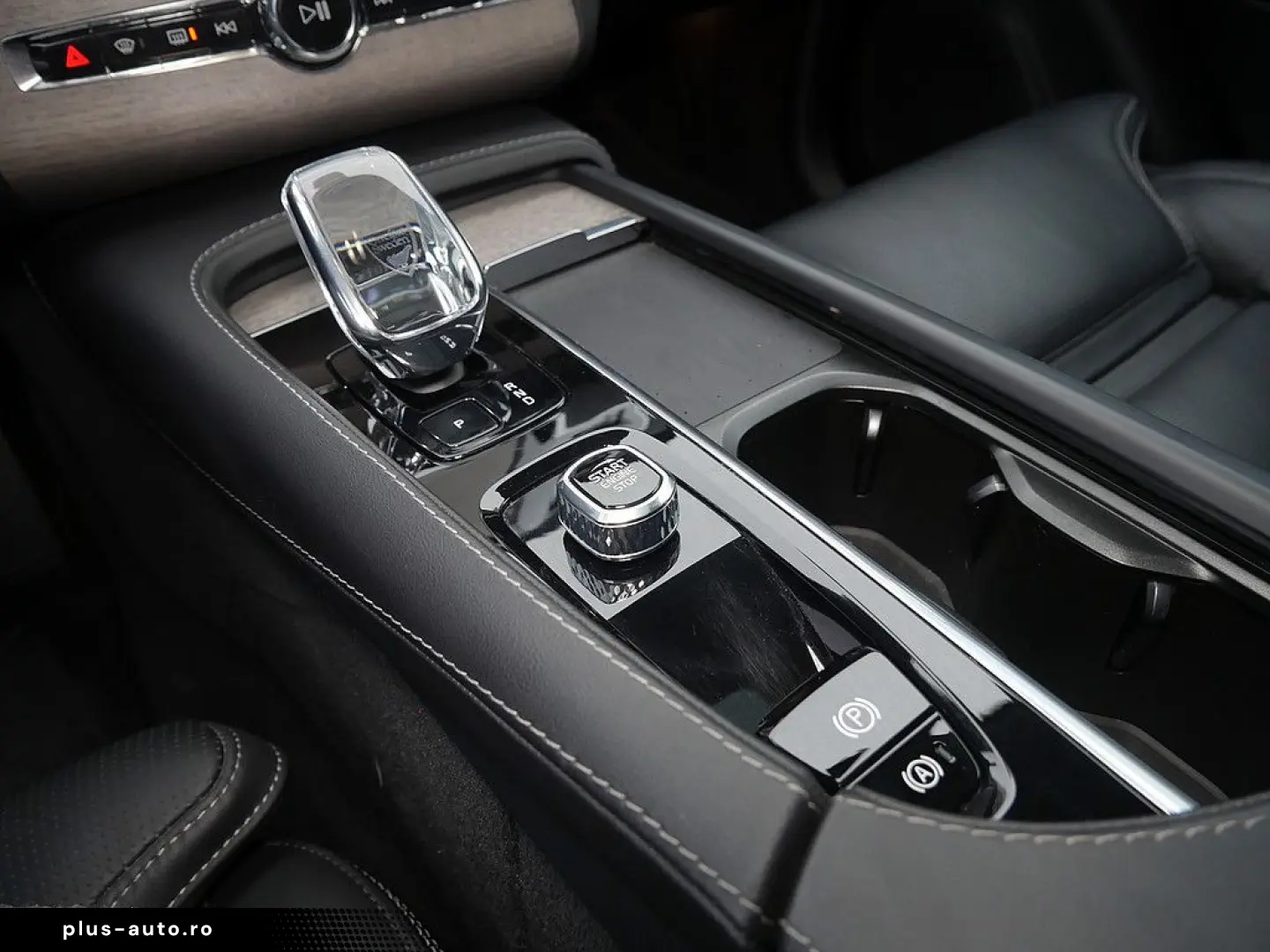 VOLVO XC90 T8 Plus Dark Recharge Plug-In Hybrid AWD