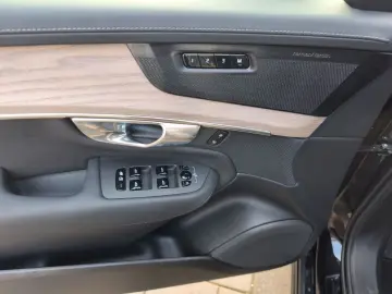 VOLVO XC90 B5 Plus Bright AWD MHEV 7-Sitzer Navi Leder