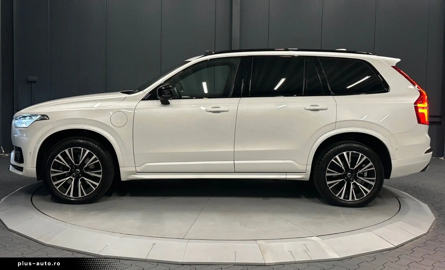 VOLVO XC90 Ultra Dark Recharge AWD 20Zoll B&W 7-SITZE
