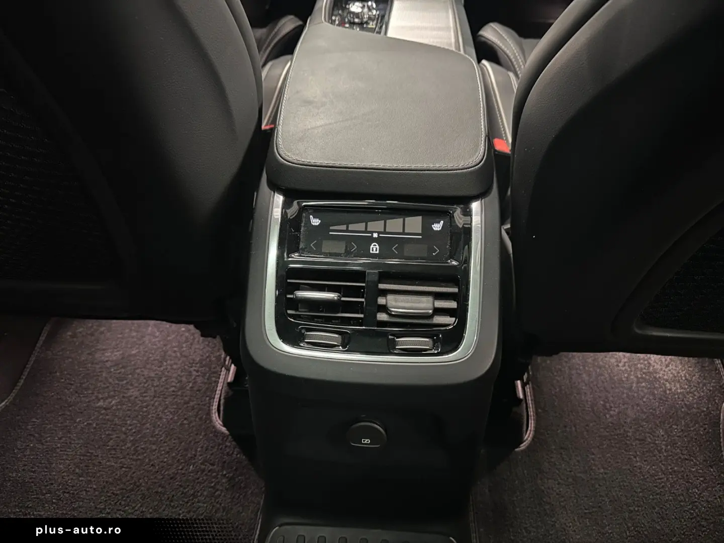 VOLVO XC90 Ultra Dark Recharge AWD 20Zoll B&W 7-SITZE