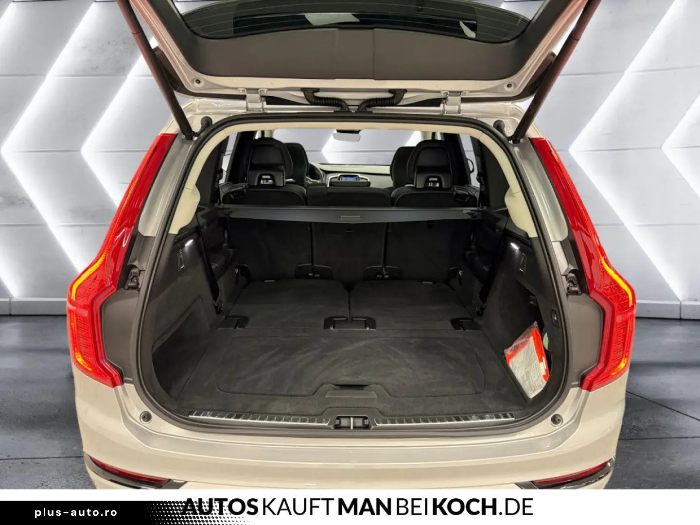 VOLVO XC90 B5 D AWD Plus Dark PANO STDHz AHK VLED 360