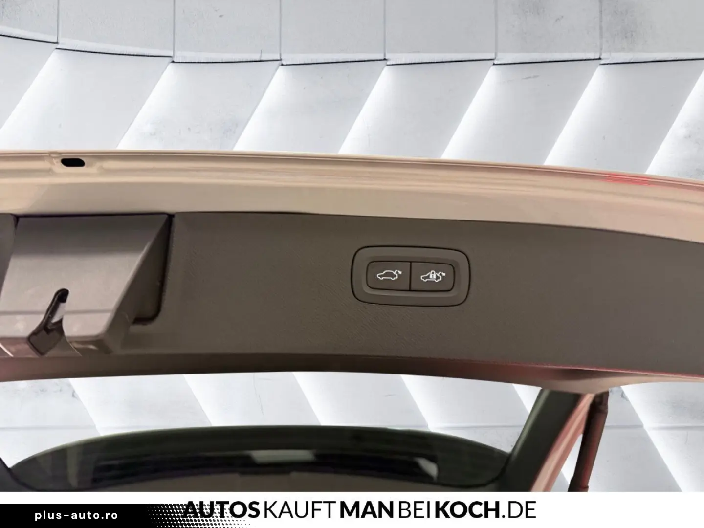 VOLVO XC90 B5 D AWD Plus Dark PANO STDHz AHK VLED 360