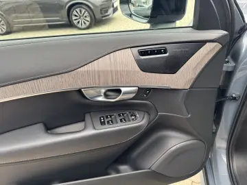 VOLVO XC90 Plus Dark Recharge Plug-In Hybrid AWD T8 Tw