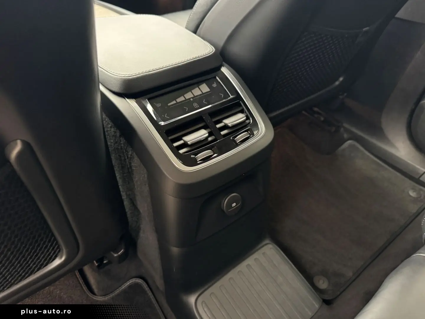 VOLVO XC90 Plus Dark Recharge Plug-In Hybrid AWD T8 Tw