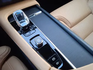 VOLVO XC90 B5 AWD Plus Bright  H&K  Sitzbelüftung