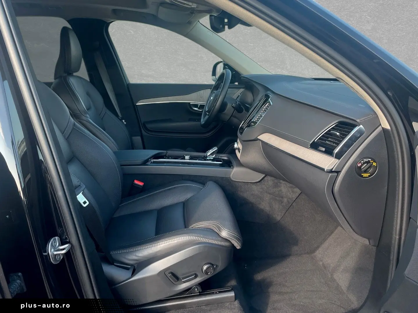 VOLVO XC90 T8 AWD Recharge Ultra Dark 7-Sitzer AHK SD