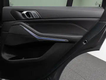 BMW X5 M50i Panoram 360 HUD DAB HiFi Massage AHK 22