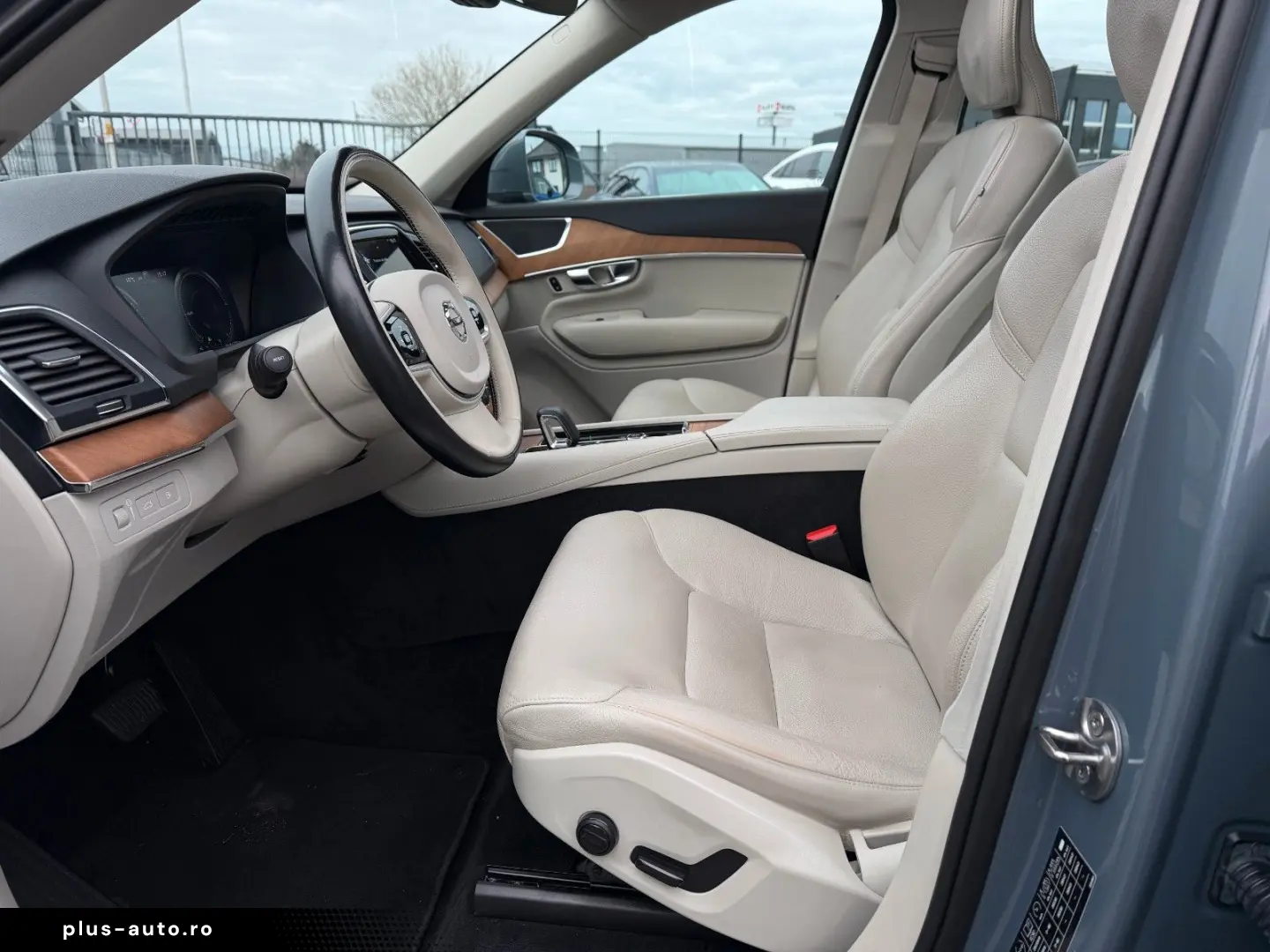 VOLVO XC90 T8 AWD 253   145 ps Inscription  7 Sitze