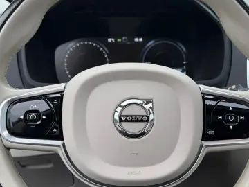 VOLVO XC90 T8 AWD 253   145 ps Inscription  7 Sitze