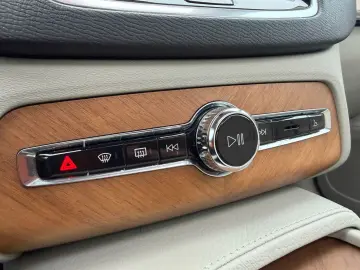 VOLVO XC90 T8 AWD 253   145 ps Inscription  7 Sitze