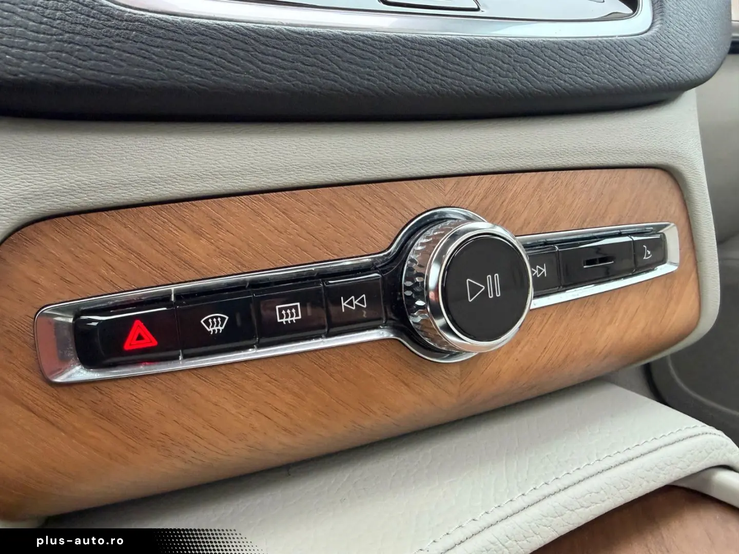 VOLVO XC90 T8 AWD 253   145 ps Inscription  7 Sitze