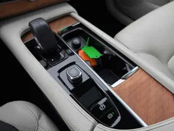 VOLVO XC90 T8 AWD 253   145 ps Inscription  7 Sitze