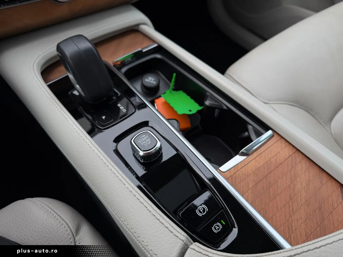 VOLVO XC90 T8 AWD 253   145 ps Inscription  7 Sitze