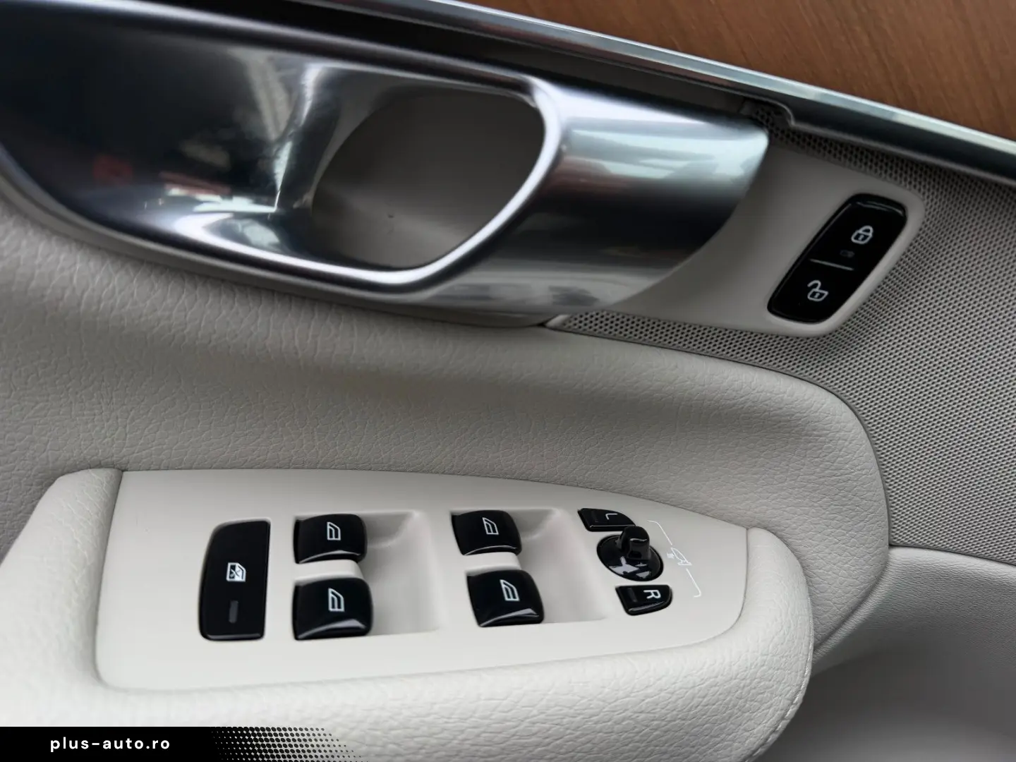 VOLVO XC90 T8 AWD 253   145 ps Inscription  7 Sitze