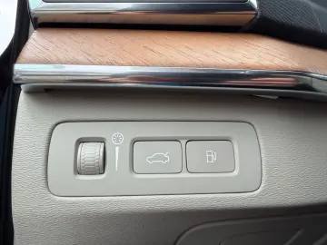 VOLVO XC90 T8 AWD 253   145 ps Inscription  7 Sitze