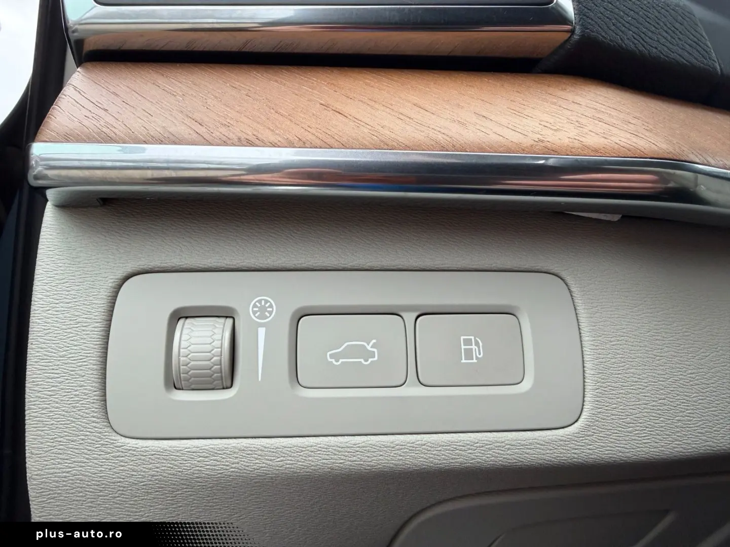 VOLVO XC90 T8 AWD 253   145 ps Inscription  7 Sitze