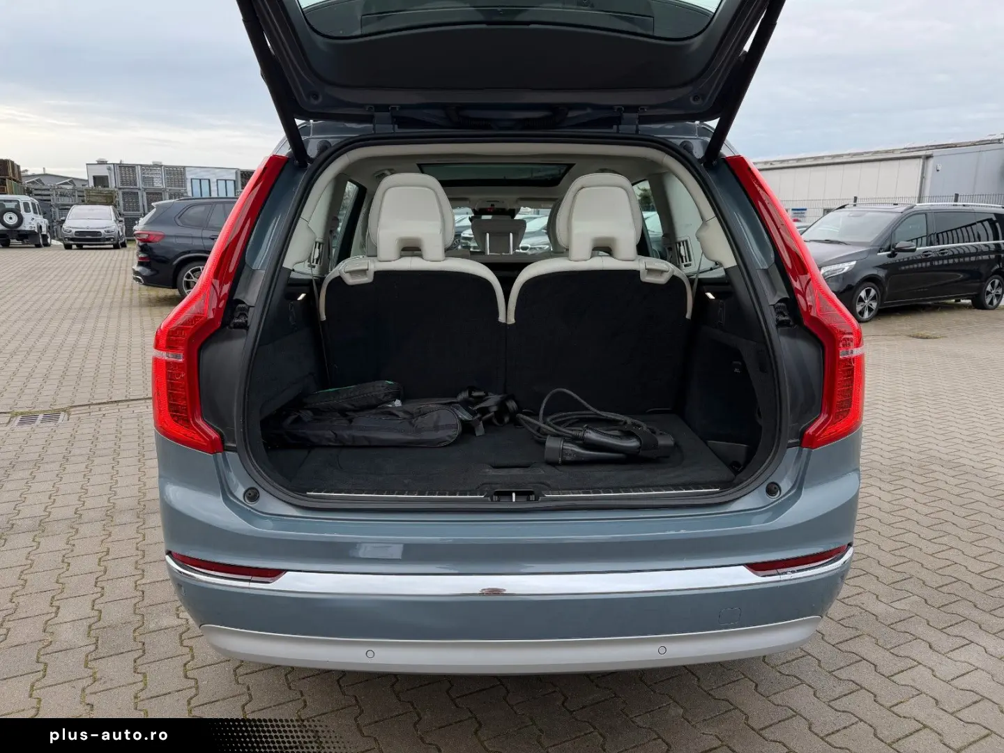VOLVO XC90 T8 AWD 253   145 ps Inscription  7 Sitze