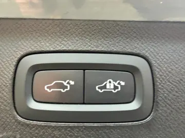 VOLVO XC90 T8 AWD 253   145 ps Inscription  7 Sitze