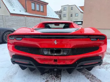 FERRARI 296 GTB LIFT JBL LED CARBONLENKRAD 7 JAHRE SERVI