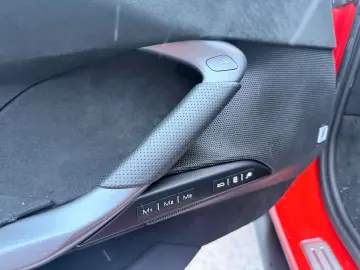 FERRARI 296 GTB LIFT JBL LED CARBONLENKRAD 7 JAHRE SERVI