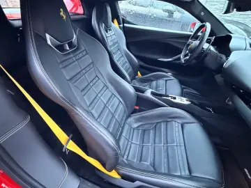 FERRARI 296 GTB LIFT JBL LED CARBONLENKRAD 7 JAHRE SERVI