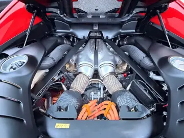 FERRARI 296 GTB LIFT JBL LED CARBONLENKRAD 7 JAHRE SERVI