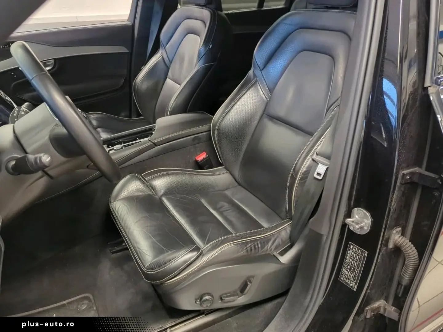 VOLVO XC 90 B5 d AWD Plus Dark  7-SITZE PANO 360  AHK