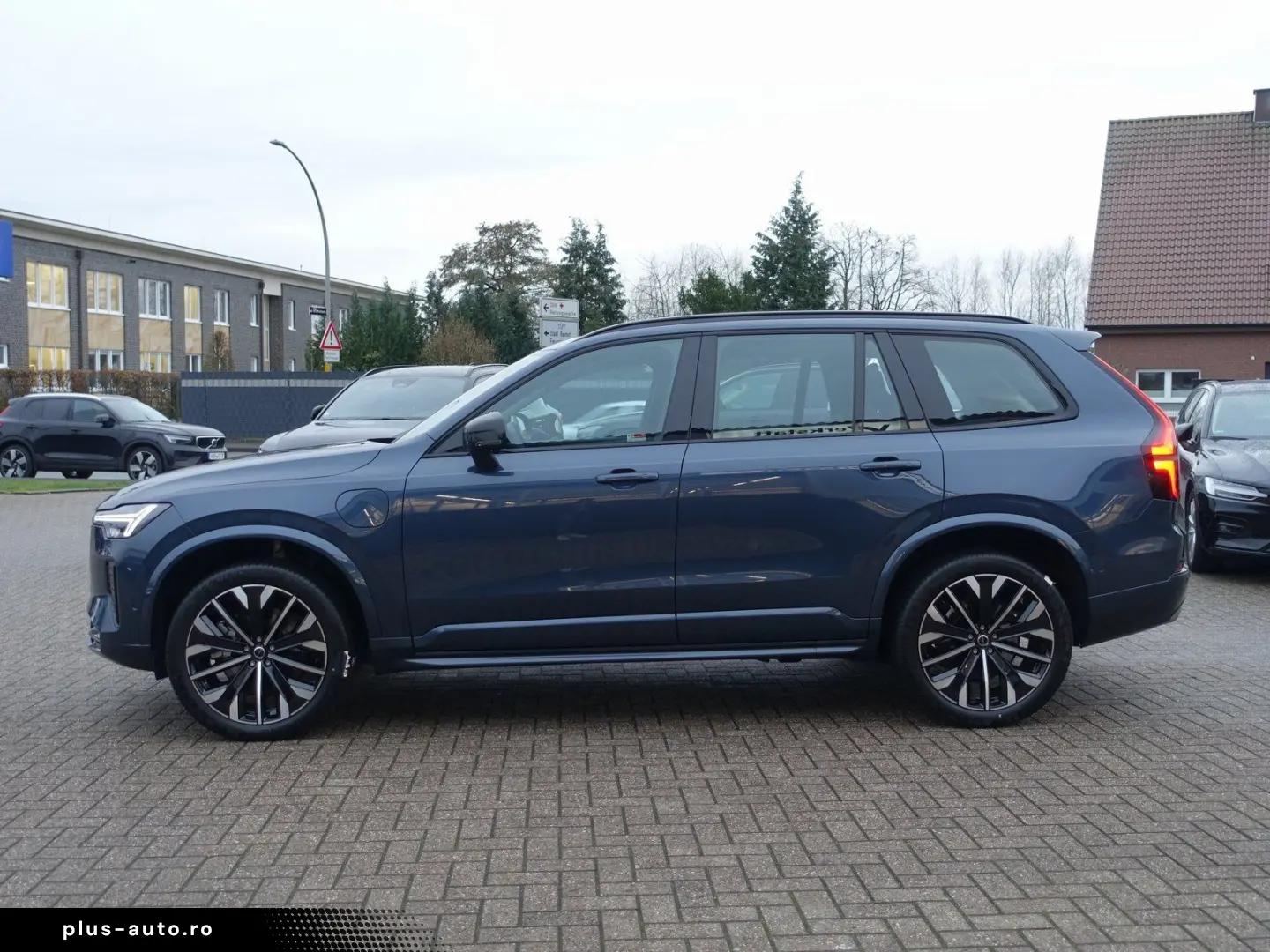 VOLVO XC90 Plus Dark T8 AWD Plug-inHybrid Pano H&K 360