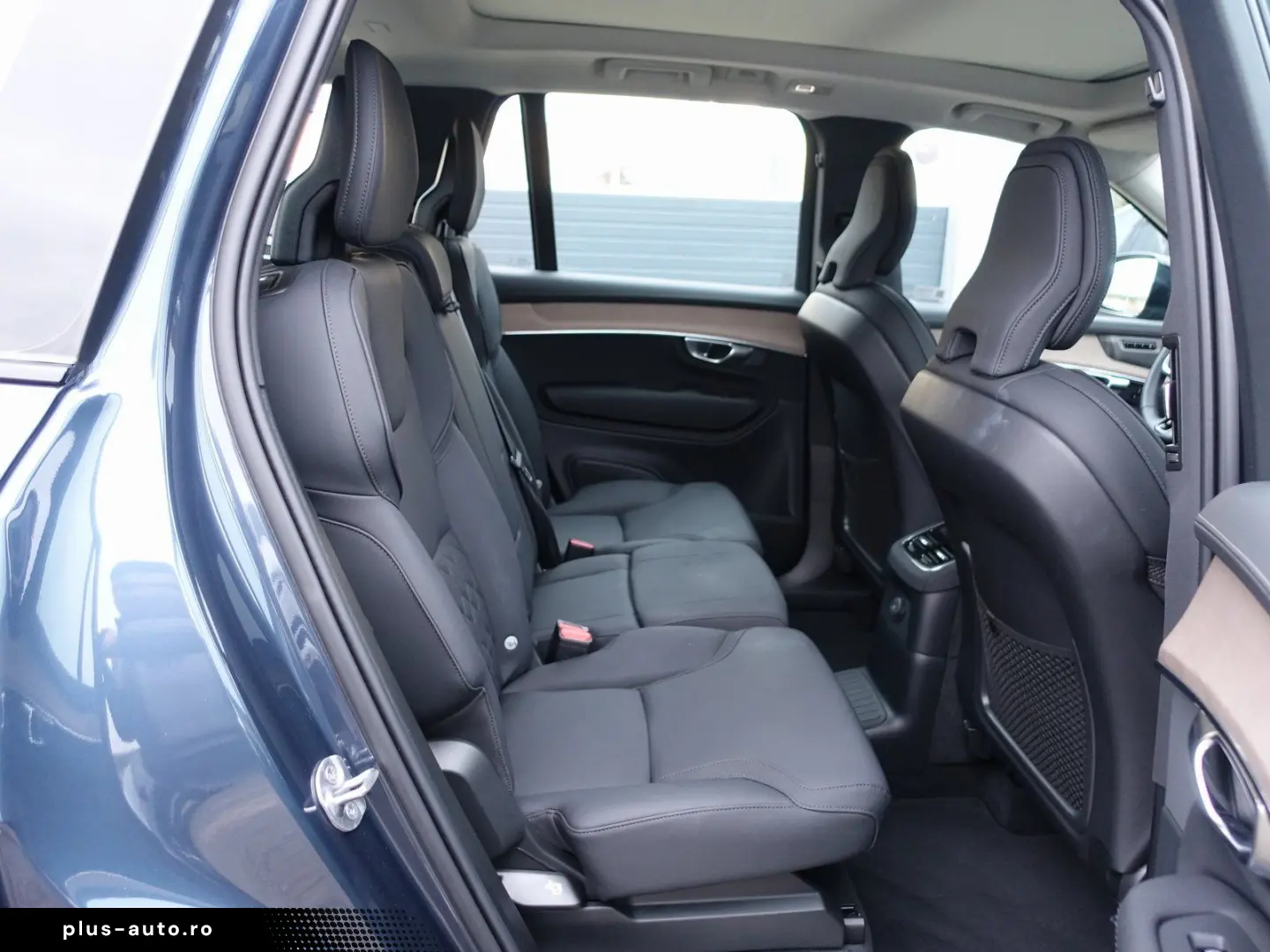 VOLVO XC90 Plus Dark T8 AWD Plug-inHybrid Pano H&K 360