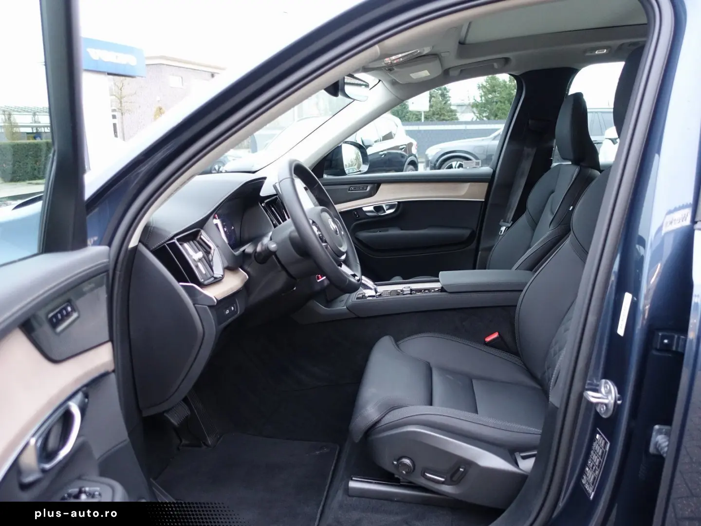 VOLVO XC90 Plus Dark T8 AWD Plug-inHybrid Pano H&K 360