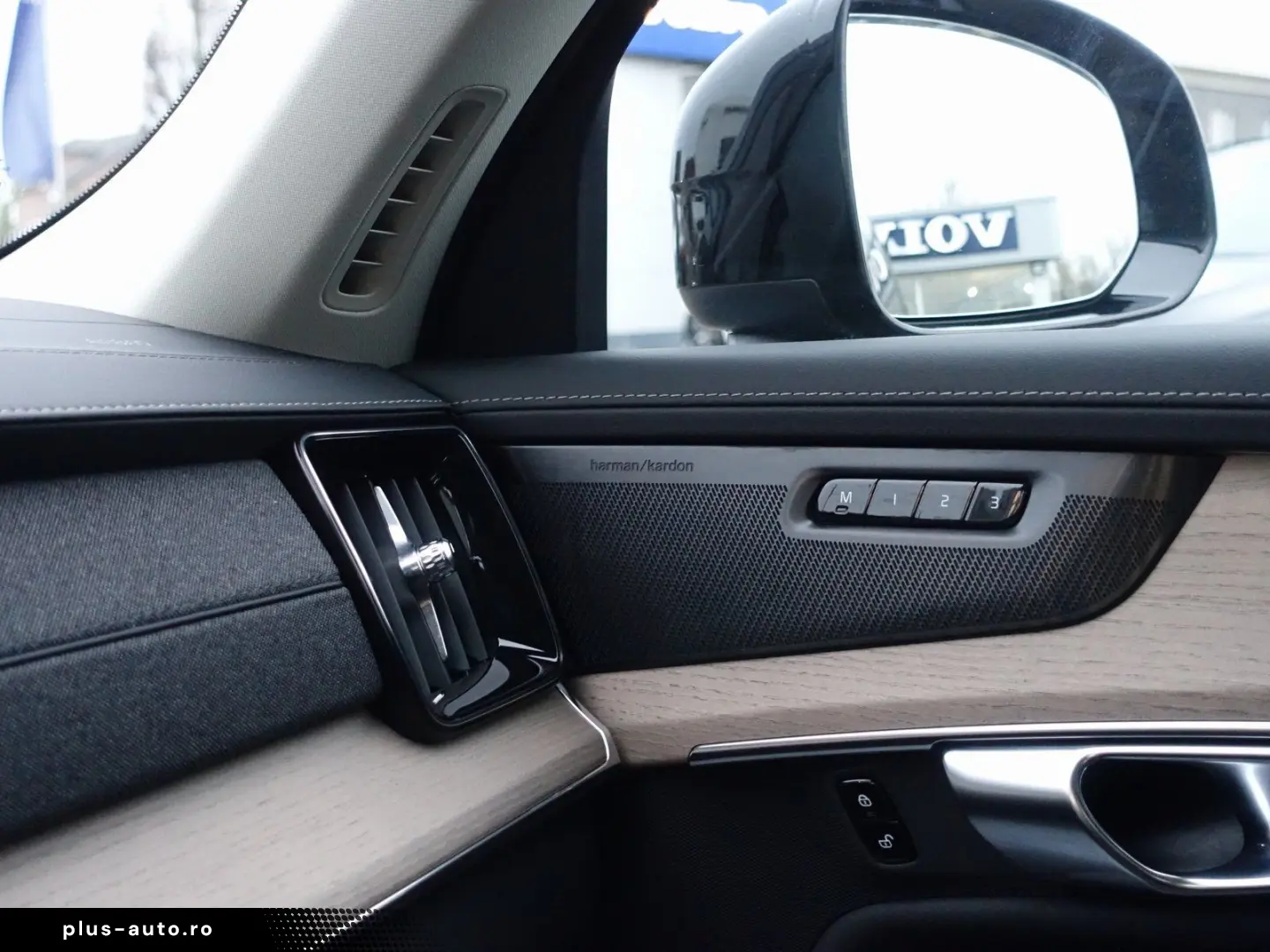 VOLVO XC90 Plus Dark T8 AWD Plug-inHybrid Pano H&K 360