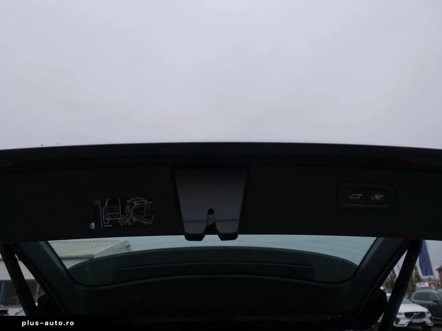 VOLVO XC90 Plus Dark T8 AWD Plug-inHybrid Pano H&K 360