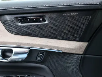 VOLVO XC90 T8 AWD Reskin Plus Dark Plug-In Hybrid 112