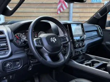 DODGE RAM 1500 OFFROAD 4x4 5 7L SHZ AHK CarPlay LPG