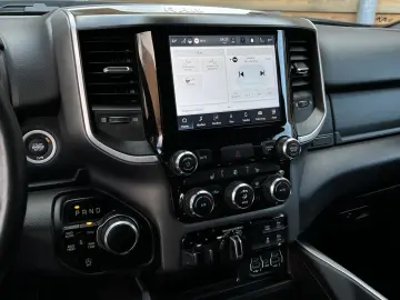 DODGE RAM 1500 OFFROAD 4x4 5 7L SHZ AHK CarPlay LPG