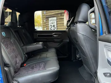 DODGE RAM 1500 OFFROAD 4x4 5 7L SHZ AHK CarPlay LPG