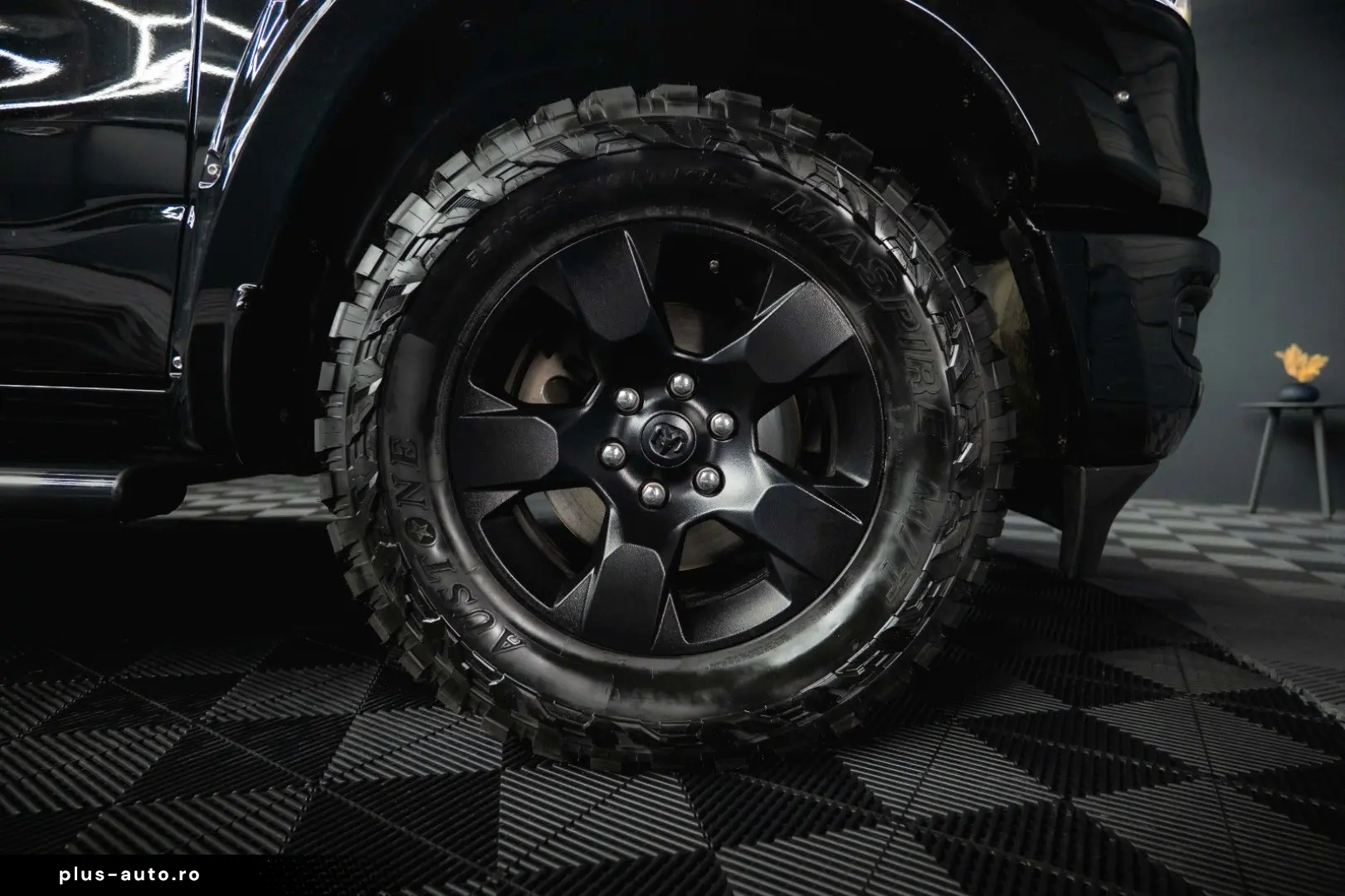 DODGE RAM 5.7 V8 HEMI 4x4 OFFROAD Night-Paket  LED 19%