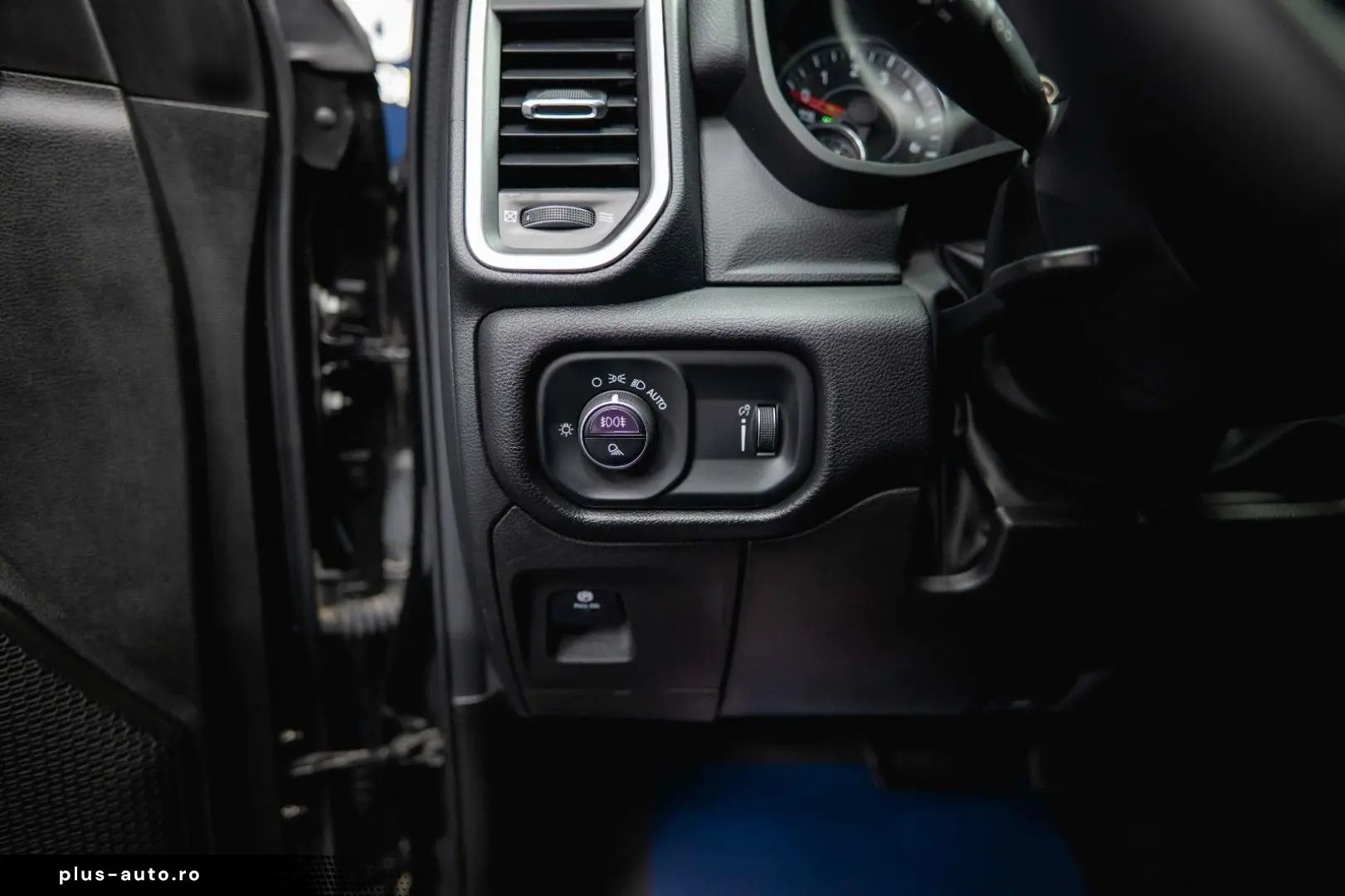 DODGE RAM 5.7 V8 HEMI 4x4 OFFROAD Night-Paket  LED 19%